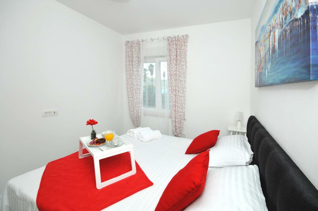 Apartmani Olive Trogir Ngoại thất bức ảnh